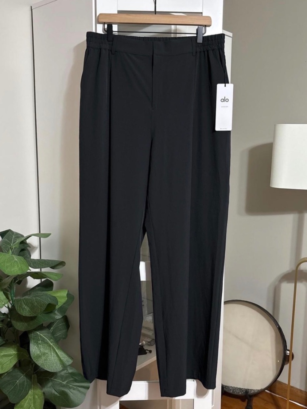 ALO Yoga High-Waist Pursuit Trouser in Black size Large NWT